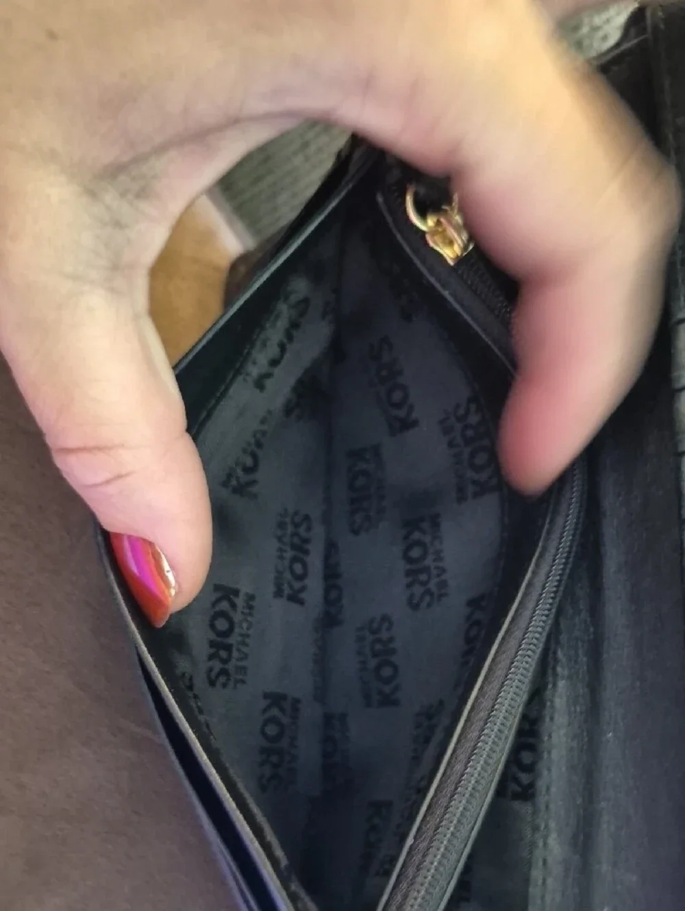 Michael Kors Florence Large Billfold Genuine Leather Black Clutch Wallet Purse